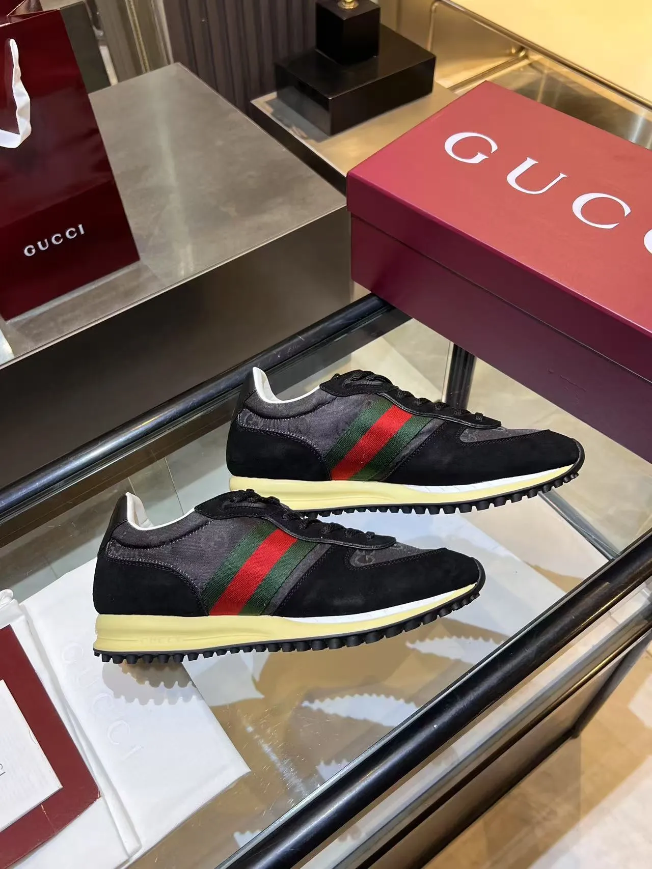 Men's Men's Shoes 💰620💰 Gucci Gucci Top Version Latest Catwalk Style Re-Motion Series Thick-soled Casual Sneakers Original Purchased, Developed and Made. This sneaker has a detachable and adjustable ankle strap, adding a dynamic item to the 2025 spring and summer series. The light and flexible outsole has been specially treated and is filled with a strong retro style. Exquisite packaging at the delivery counter 🛍📦 ▪️Fabrics: Original custom imported first-layer cowhide ▪️Inner lining: Original custom-made breathable mesh ▪️Sole: Original molded TPU material ▪️Sole thickness: 3.5CM ▪️Size: 39-44 (customized at 38.45.46)